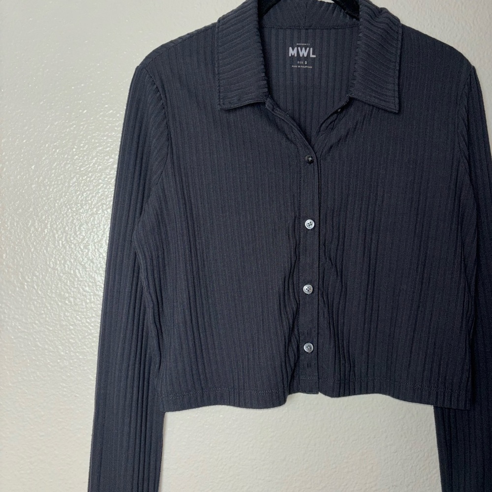 Black Ribbed Button-Front Crop Sweater - Picture 7 of 16